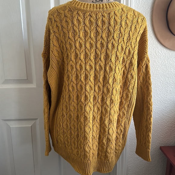 H&M Cable Knit Scoopneck Sweater | Medium - Picture 6 of 9